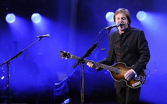 O ex-beatle Paul McCartney durante show da turn "Up and Coming", no Hollywood Bowl, em Los Angeles