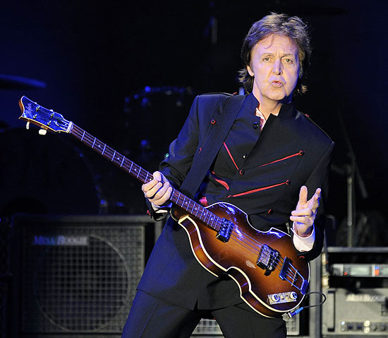O ex-beatle Paul McCartney durante show da turn &quot;Up and Coming&quot;, no Hollywood Bowl, em Los Angeles