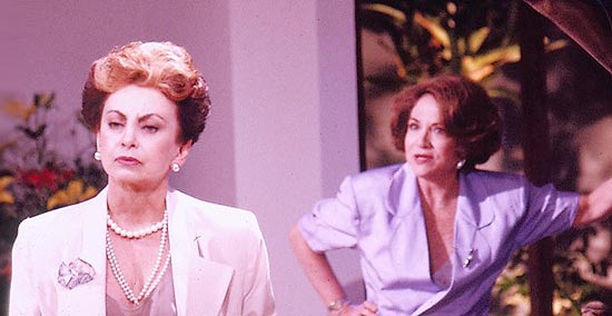 Beatriz Segall, a eterna Odete Roitman, e Nathalia Timberg, a Celina, em cena da novela "Vale Tudo"