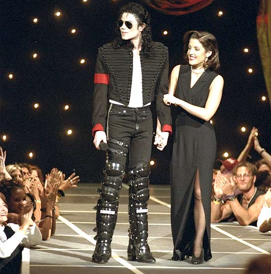 Michael Jackson e Lisa Marie Presley durante o MTV Video Music Awards, em Nova York, em 1994