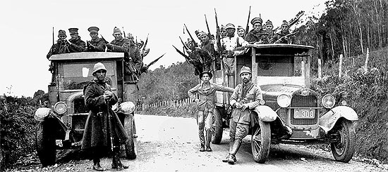 Tropas rebeldes do Estado de Santa Catarina avançam em direção a São Paulo durante o conflito de 1930