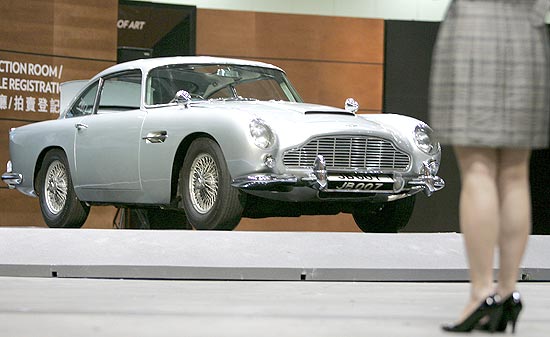 O carro Aston Martin prateado que Sean Connery dirigiu nos filmes de James Bond "Goldfinger" e "Thunderball"