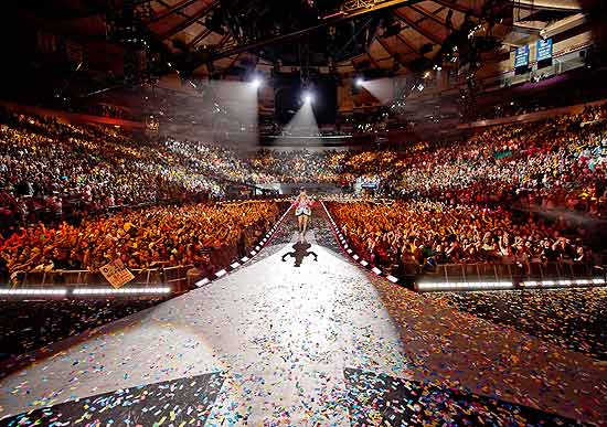 Ivete Sangalo canta para plareia de 15 mil pessoas em Nova York