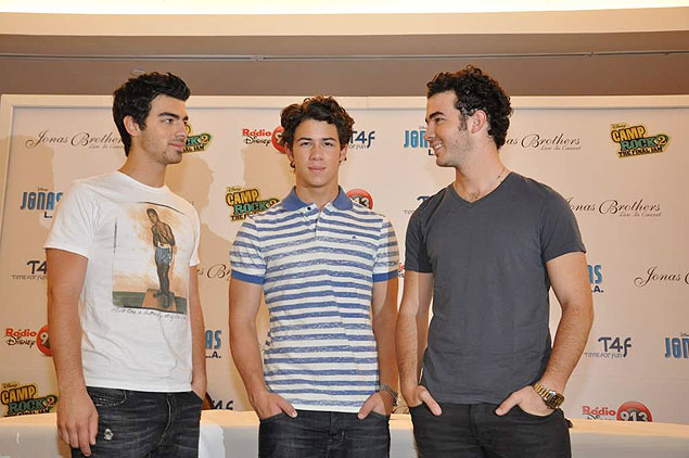 Os Jonas Brothers, durante entrevista coletiva em So Paulo em novembro