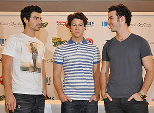 Entrevista coletiva com banda Jonas Brothers em hotel de SP