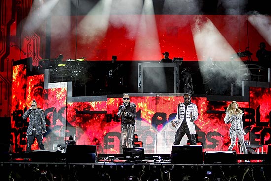 A banda americana Black Eyed Peas, que lana novo lbum, durante show realizado no estadio do Morumbi, em So Paulo