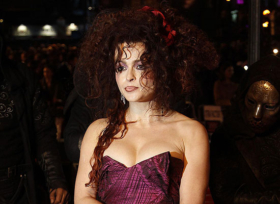 A atriz Helena Bonham Carter afirmou que fazer faxina  teraputico