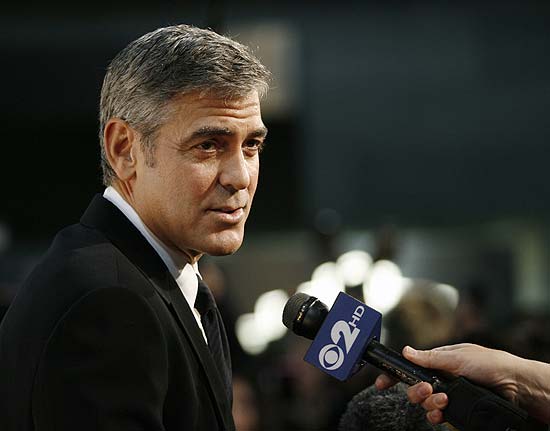George Clooney comenta escolha de Ryan Reynolds como homem mais sexy do mundo