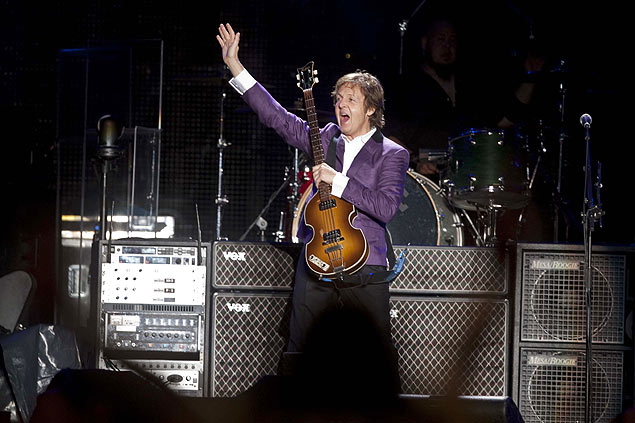 O cantor Paul McCartney no comeo do segundo show no estadio do Morumbi, em So Paulo, em novembro de 2010