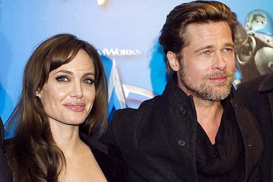 Angelina Jolie com o marido, Brad Pitt, em Paris, onde ele lanou o filme "Megamente" e ela est divulgando "O Turista"