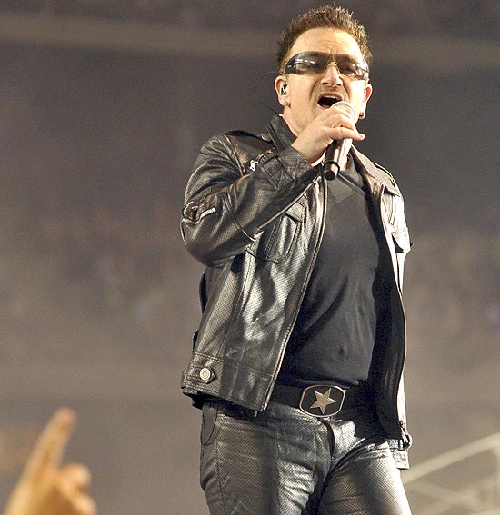 Bono durante apresentação da turnê 360º, considerada a maior da história com 110 apresentações