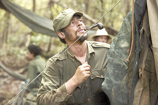 O ator Benicio del Toro em cena do filme "Che", de Stevem Soderbergh