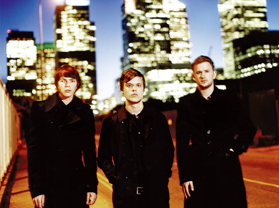 Os integrantes da banda White Lies, que toca hoje no Hotel Unique, em São Paulo