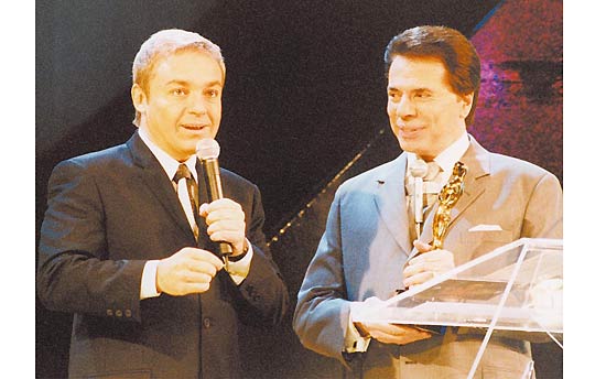 Os apresentadores Gugu Liberato ( esq.)e Silvio Santos ( dir.)