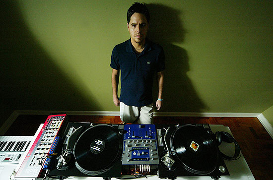 O DJ e produtor brasileiro Gui Boratto se apresenta no Creamfields em janeiro