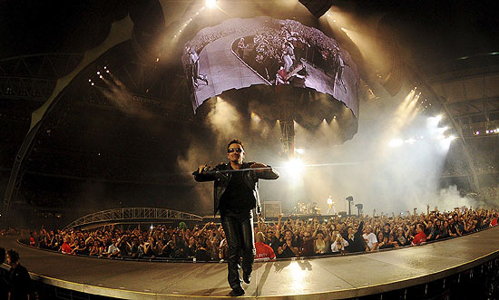 O vocalista do U2, Bono; novo álbum da banda estaria previsto para ser lançado no dia 27 de maio