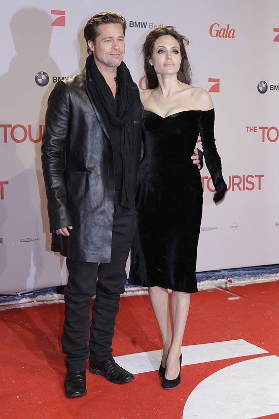 Casal Brad Pitt e Angelina Jolie durante pré-estreia de "The Tourist" em Berlim