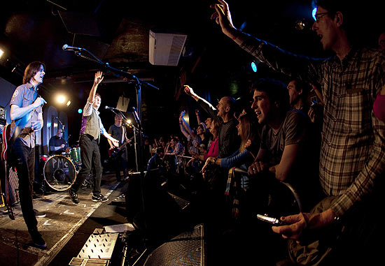 Paul McCartney toca no 100 Club em Londres, para apenas 300 pessoas; msico pode voltar a Amrica do Sul em 2011