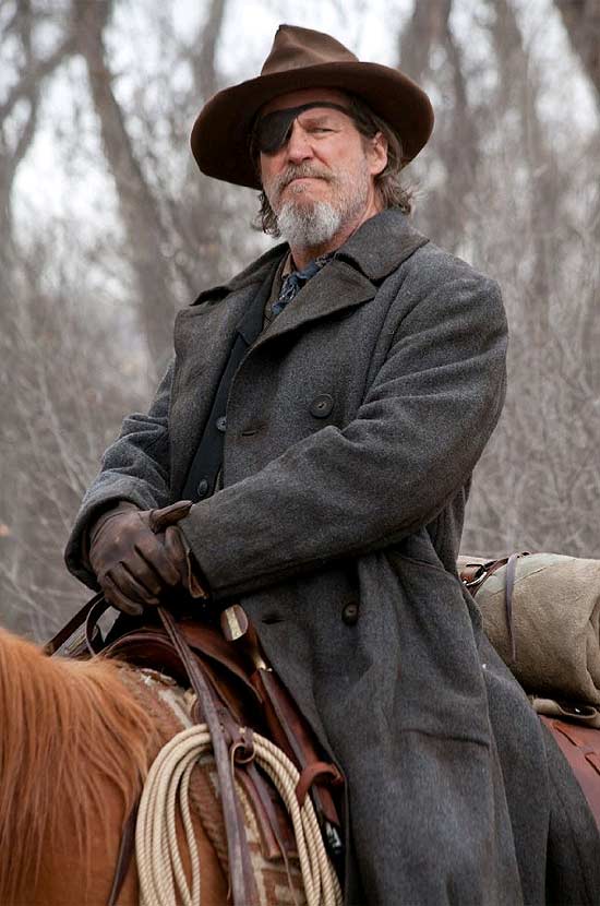 O ator Jeff Bridges, que interpreta o personagem Rooster Cogburn no filme "Bravura Indmita", dos irmos Coen