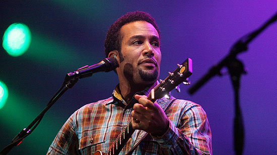 O cantor Ben Harper durante o festival About Us, em 2008, em São Paulo