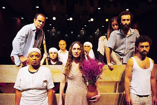 Companhia do Latão apresenta o espetáculo &quot;Ópera dos Vivos&quot; (foto), composto por 4 atos, no Teatro de Arena