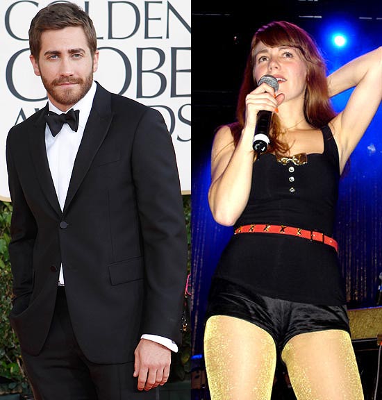 O ator Jake Gyllenhaal esteve acompanhado da ex-namorada, Jenny Lewis, no Globo de Ouro