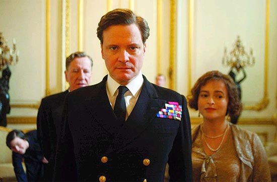 Geoffrey Rush, Colin Firth (à frente) e Helena Bonham Carter em cena do filme "O Discurso do Rei"