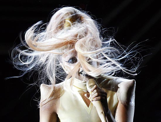 Lady Gaga adianta lanamento de "Judas", novo single do lbum "Born This Way"