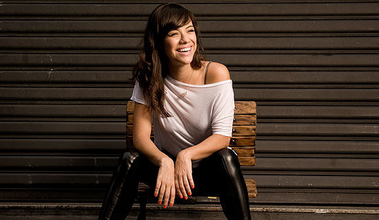 A humorista Miá Mello, que integra o elenco do programa "Legendários", da Record