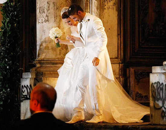 Stephany Brito e Alexandre Pato no dia do casamento deles