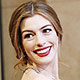 Veja fotos de todos os "looks" de Hathaway no Oscar