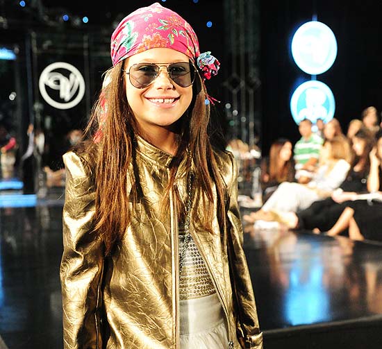 Sofia Raia, filha da atriz Claudia Raia, grava participação como a blogueira mirim Laura K. na novela "Ti Ti Ti"