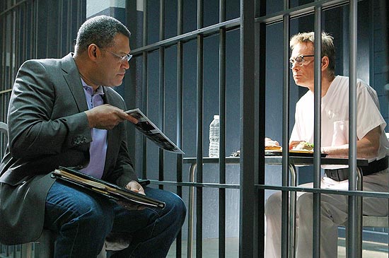 Laurence Fishburne e Bill Irwin contracenam na série 'CSI