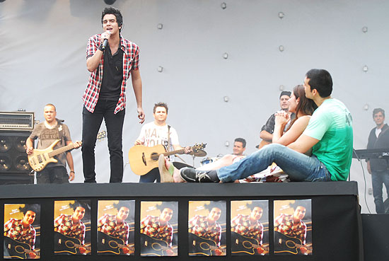 Cantor sertanejo Luan Santana, que gravou uma participação especial na novela "Morde & Assopra"