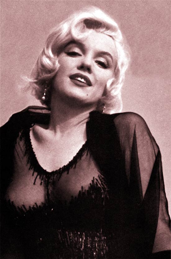 A atriz norte-americana Marilyn Monroe em cena do filme "Quanto Mais Quente Melhor" (1959), de Billy Wilder