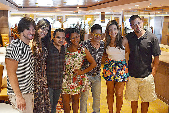 Rodrigo, Talula, Luciano, Janaina, Zezé Di Camargo, Natalia e Diogo no cruzeiro "É o Amor"