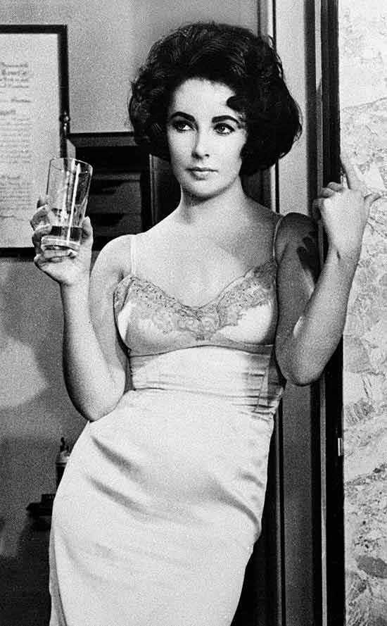A atriz Elizabeth Taylor em cena do filme "Disque Butterfield 8", de 1960