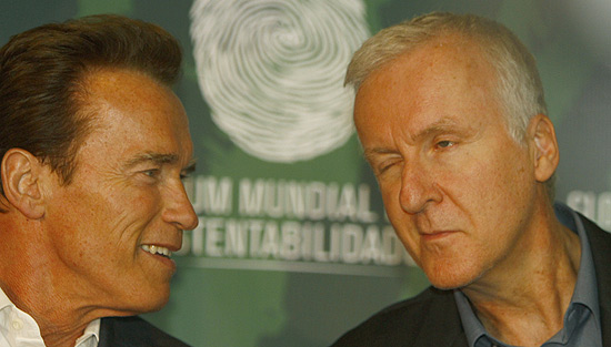 O ex-governador Arnold Schwarzenegger e o diretor de filmes James Cameron participam do frum em Manaus