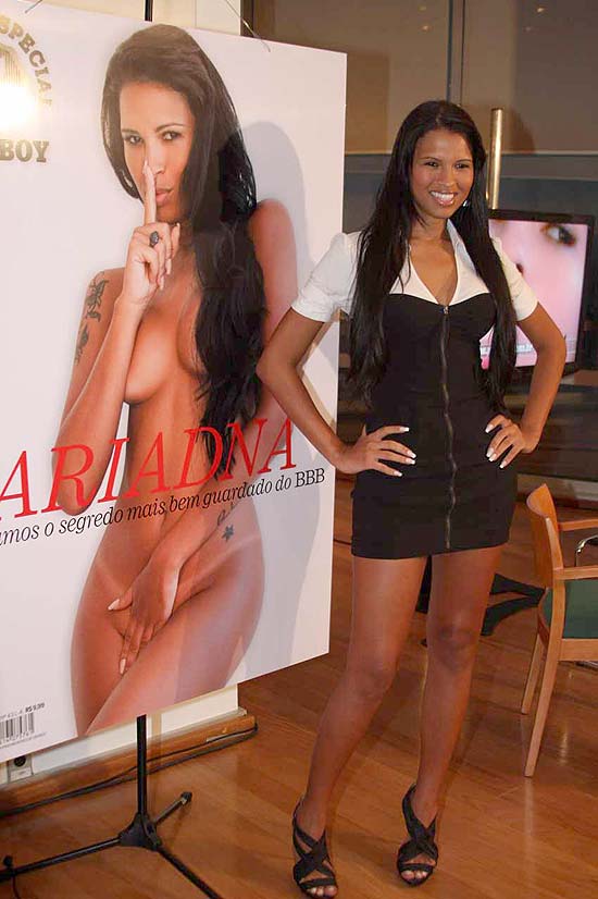 Ariadna na coletiva de imprensa da revista "Playboy"