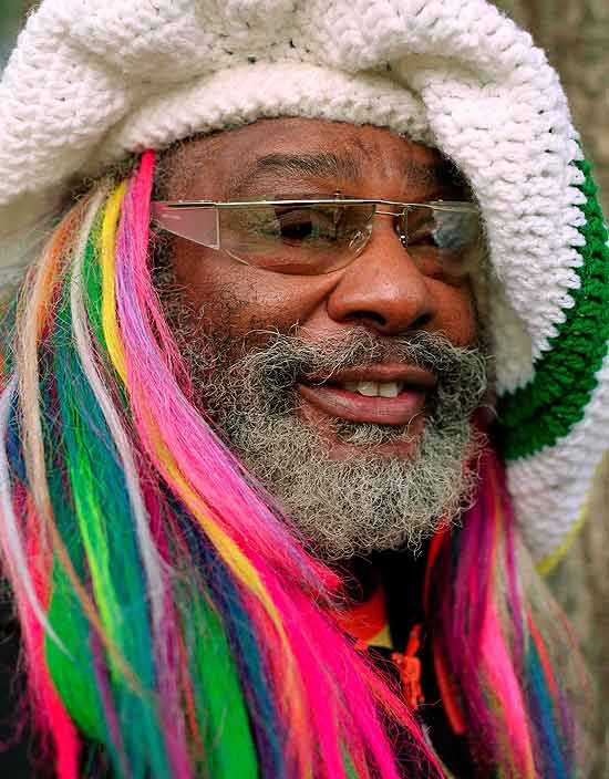 George Clinton, pai do funk e inventor das bandas Parliament e Funkadelic, participa do festival "Black na Cena"
