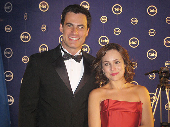 Os atores Carlos Casagrande e Gabriela Duarte no Uruguai, onde foram para promover as novelas "Viver a Vida" e "Passione"