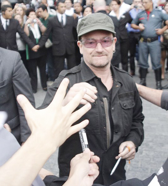 O cantor Bono, vocalista do U2