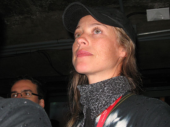 A atriz Luana Piovani em camarote para assistir ao show da banda U2