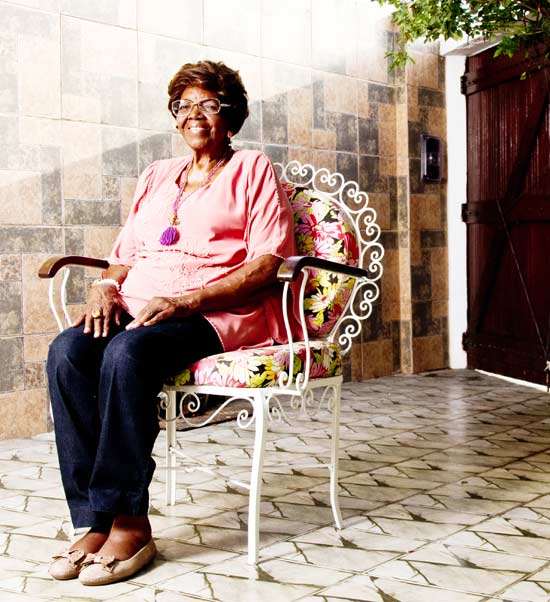 A sambista Dona Ivone Lara em sua casa no Rio de Janeiro