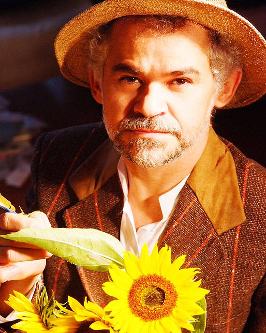 O ator Gero Camilo como Van Gogh na peça "A Casa Amarela"
