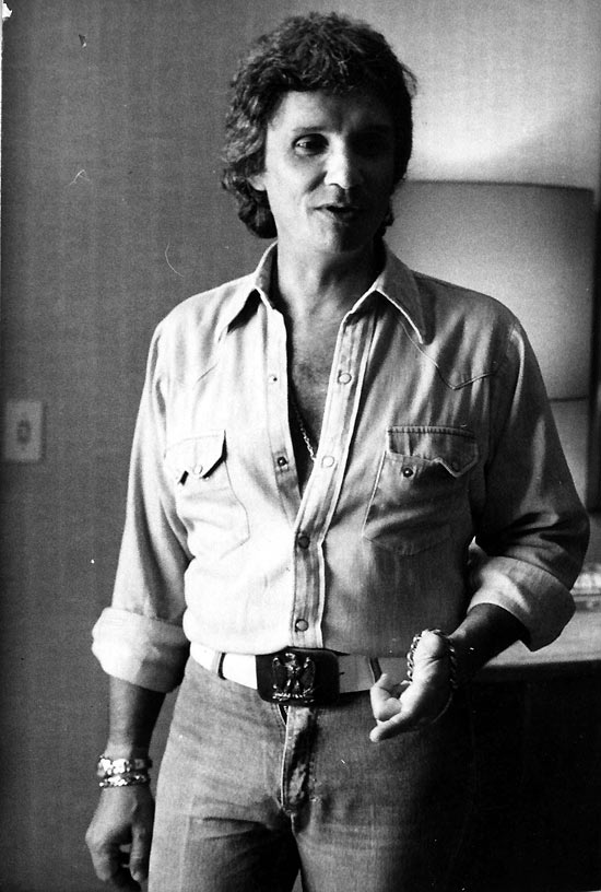 O cantor e compositor Roberto Carlos em foto tirada em 1983
