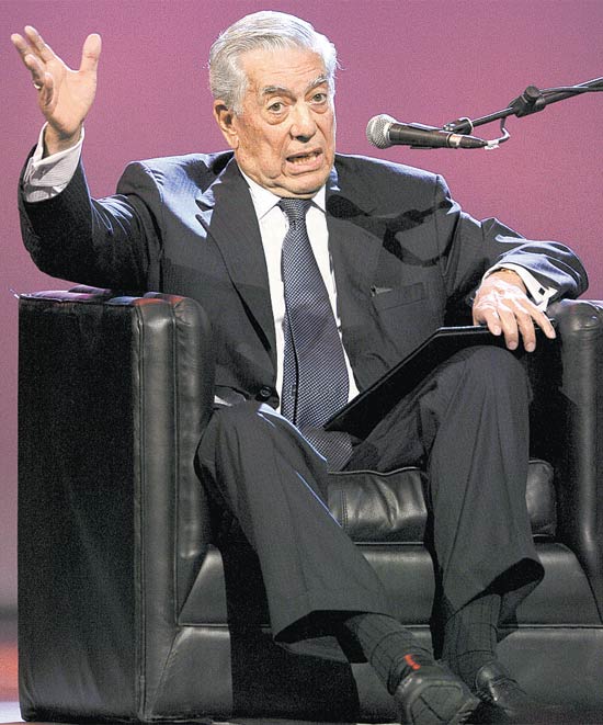 Vargas Llosa na quinta, na Feira do Livro de Buenos Aires