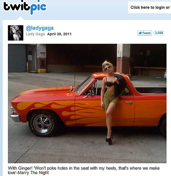 Lady Gaga posta foto e letra de msica no Twitter