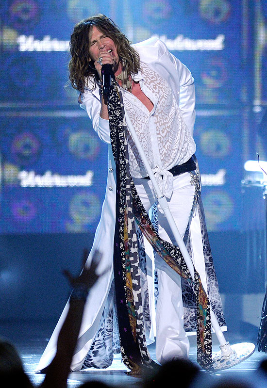 Steven Tyler, do Aerosmith, revela que só largou as drogas após passar por reabilitação em 2009