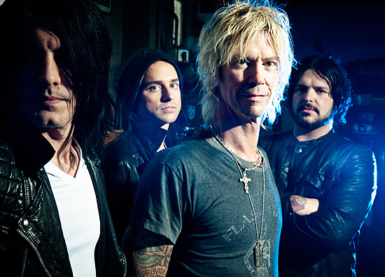 Integrantes da banda Duff McKagan's Loaded, da esquerda para a direita: Jeff Rouse (baixo), Issac Carpenter (bateria), Duff McKagan (guitarra e vocal) e Mike Squires (guitarra)